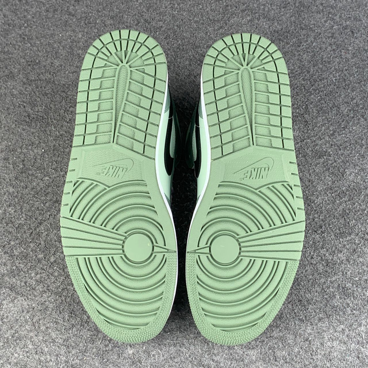 Wmns Air Jordan 1 Mid SE 'Dutch Green'