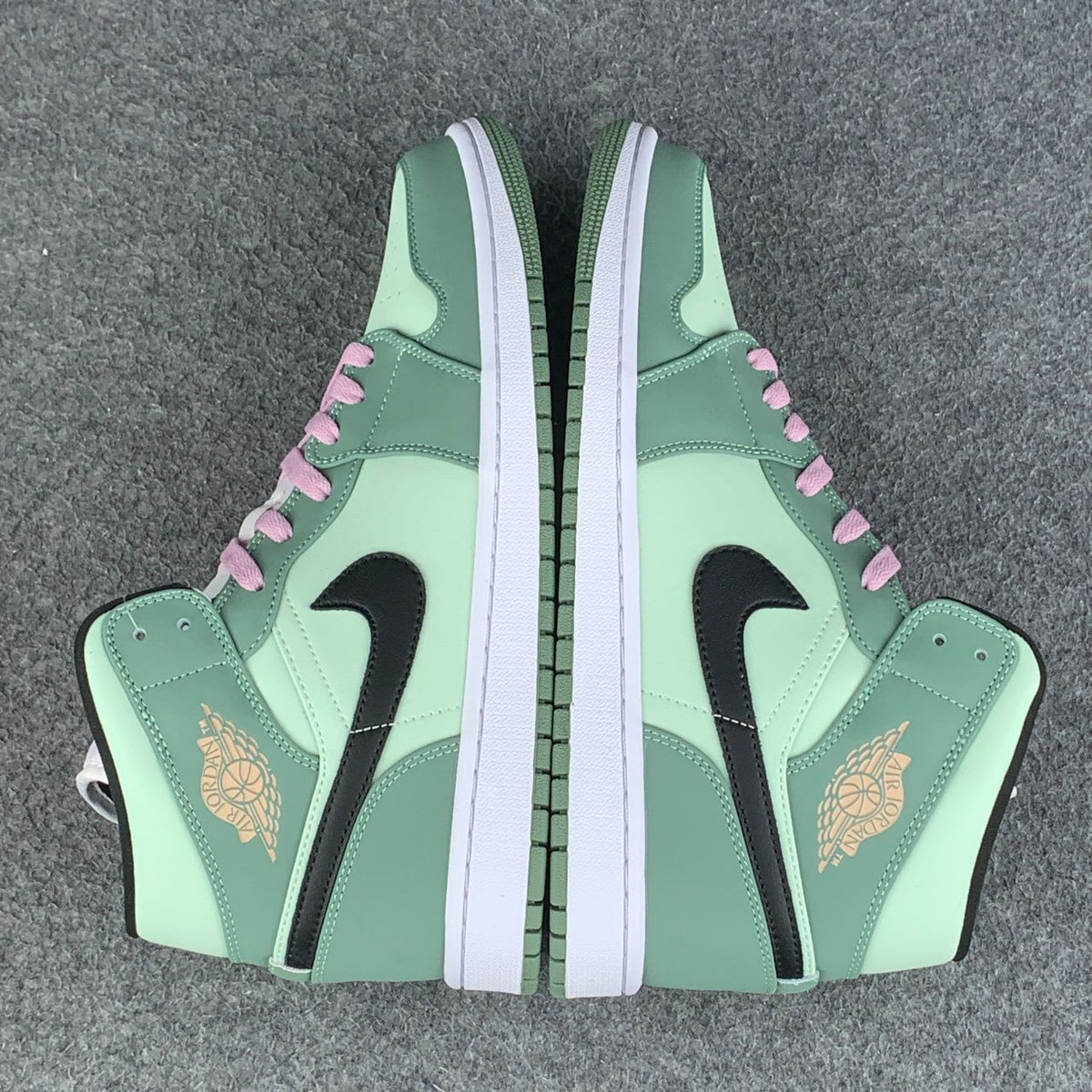 Wmns Air Jordan 1 Mid SE 'Dutch Green'