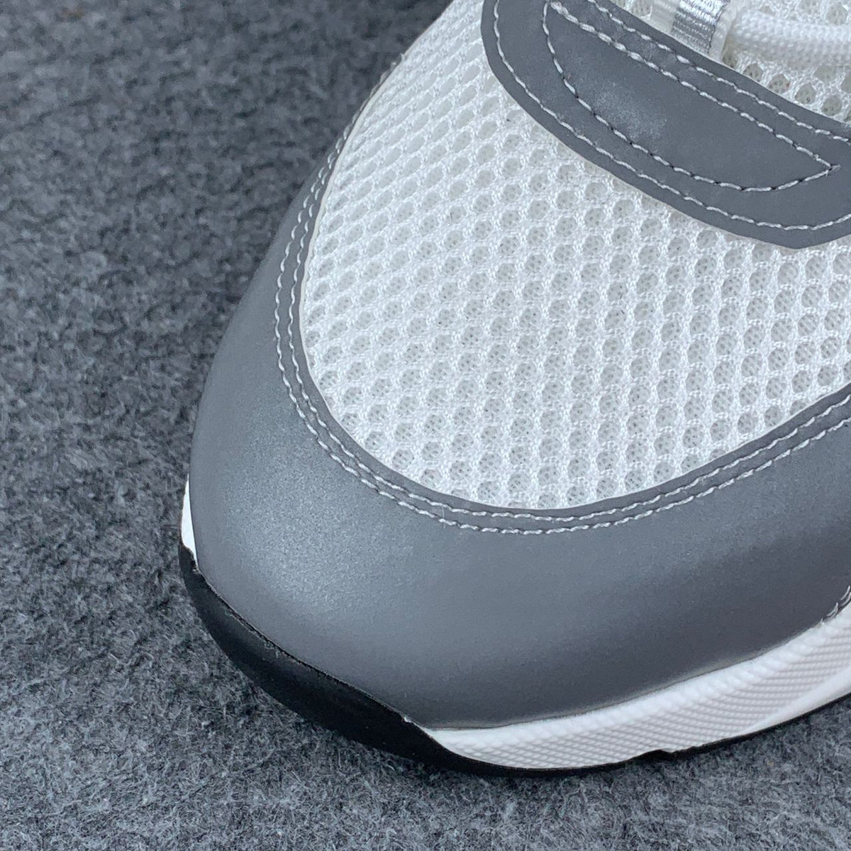 Dior B22 'White Grey'