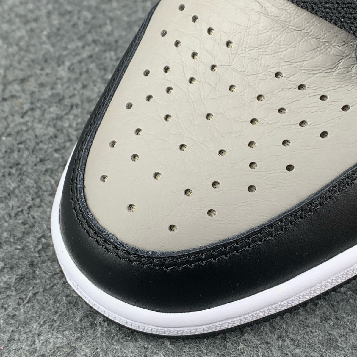 Air Jordan 1 Retro High OG 'Shadow' 2018
