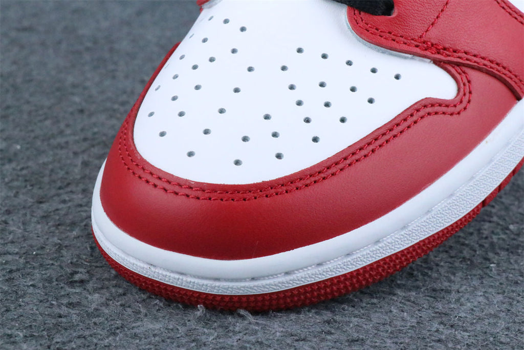 Air Jordan 1 Retro Low OG 'Chicago' 2025